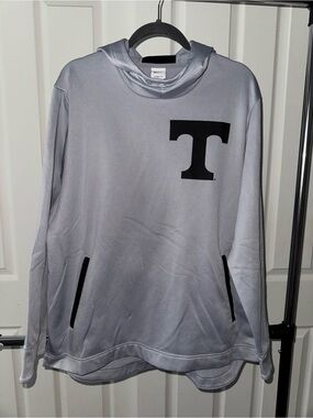 Light Gray Men's Tennessee Pullover Hoodie with Black 'T' Accent